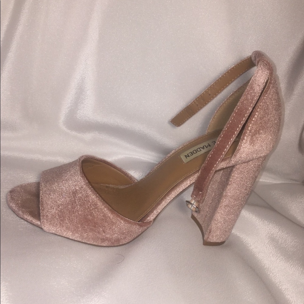 ✨Steve Madden✨Suede pink Sandel Heels